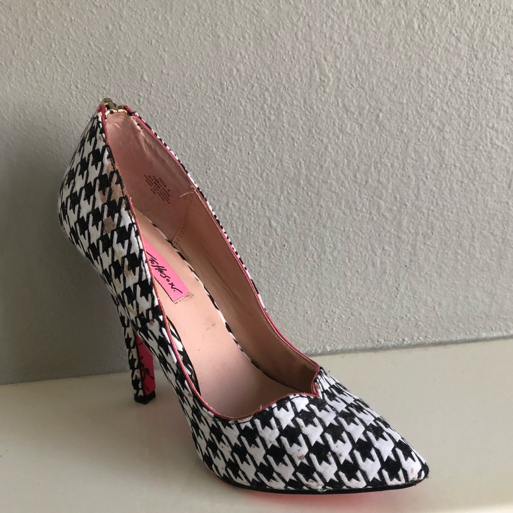 Betsy Johnson houndstooth women’s shoes